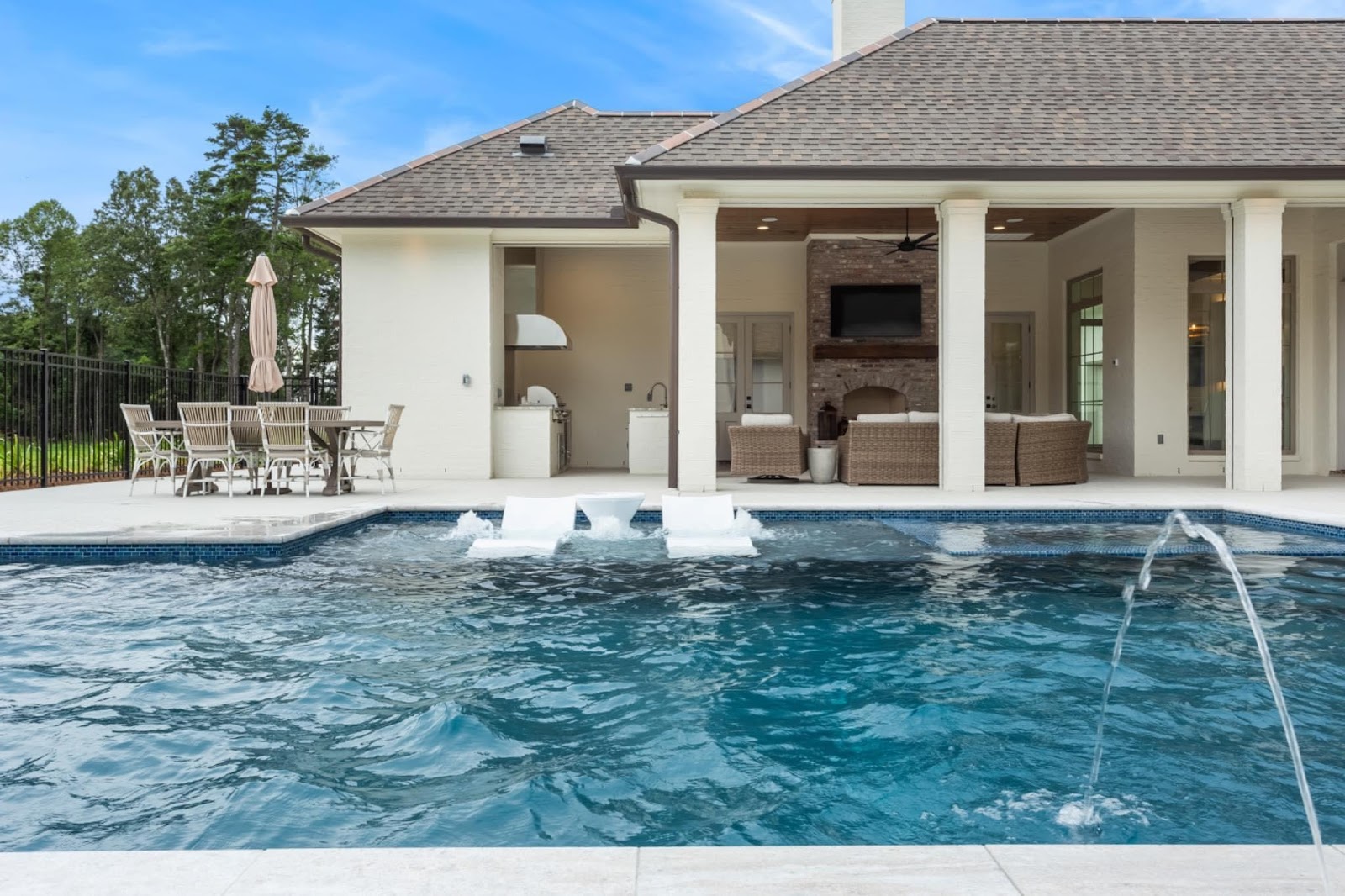 Luxury Resort-Style Pool in Baton Rouge